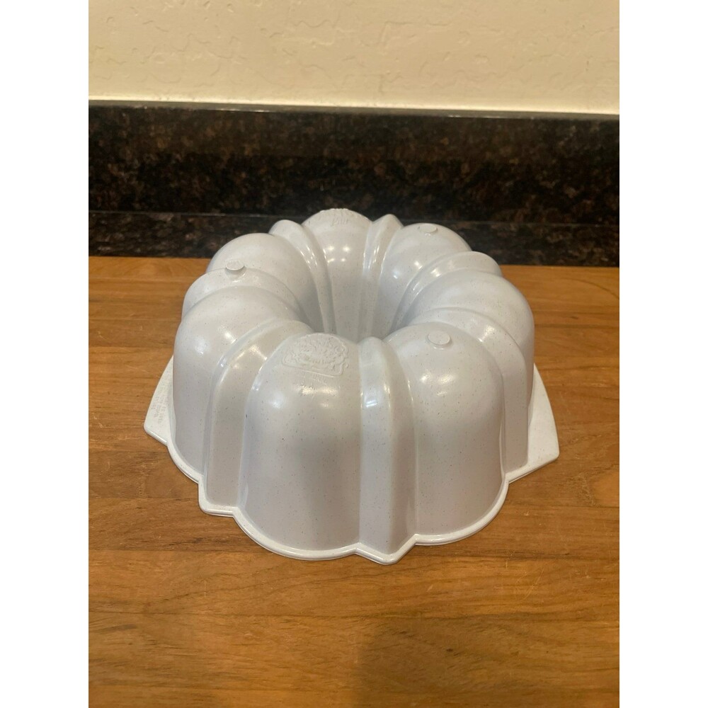 Nordic Ware microwave safe 9Cup Bundt cake pan